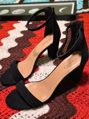 NIB Top Moda Black Ankle-Strap Block Heel Sandals